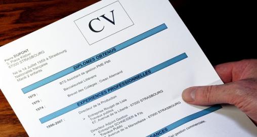 Immagine dei migliori siti per creare il tuo CV prima di iniziare la ricerca di lavoro | cv_132174620