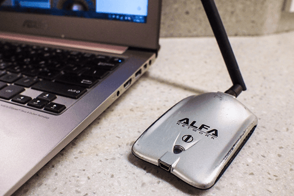 如何在沒有路由器的情況下接收遠方的 Wi-Fi 網路並將其在家中重新廣播?