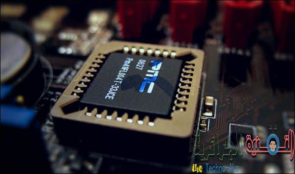 Uma imagem explicando como atualizar o BIOS do laptop para a versão mais recente com muita facilidade bios_chip_plcc_socket