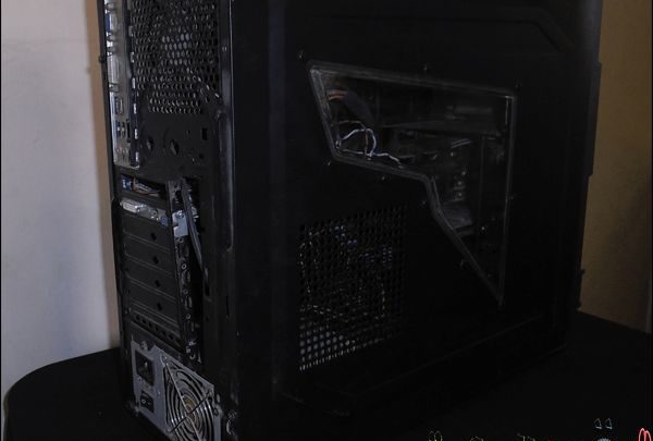 わずか 5 つのステップで新しいコンピューター全体を組み立てる方法を説明する画像 |ビルドPC