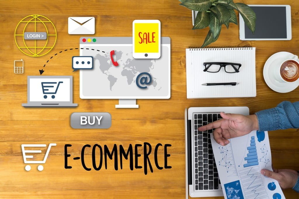 En iyi iki platformu kullanarak bir e-ticaret web sitesi nasıl oluşturulur? | bigstock_E_commerce_Add_To_Cart_Online_159438008-o0AqBVfs