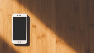 如何修復 iPhone 死機黑屏的圖片 | iphone-black-screen-hardwood-floor