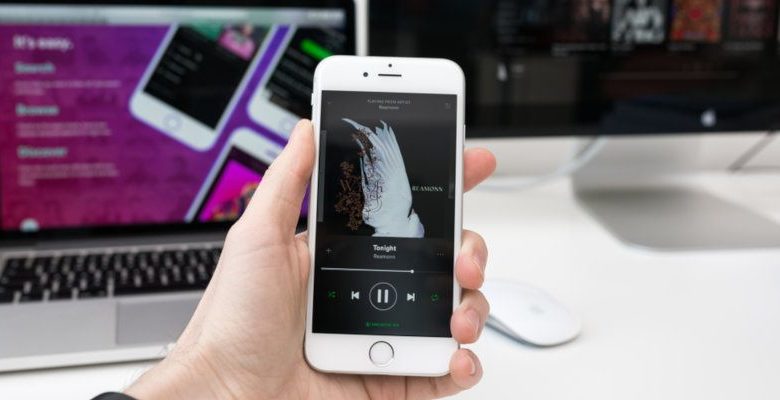 Immagine di come condividere un brano e una playlist su Spotify in modo semplice | spotify-condividi-canzoni-in-presente-3