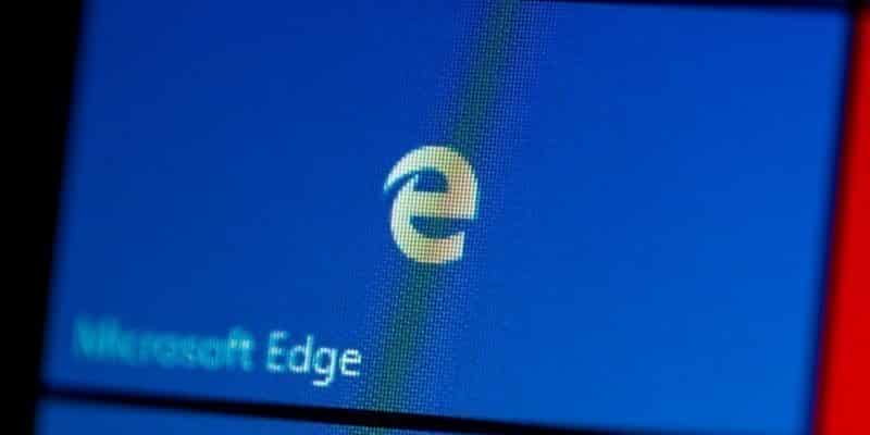 Obraz przedstawiający pobieranie przeglądarki Chrome za pośrednictwem przeglądarki Microsoft Edge, które może prowadzić do instalacji złośliwego oprogramowania i oprogramowania reklamowego | microsoft-edge-bing-malware-featured