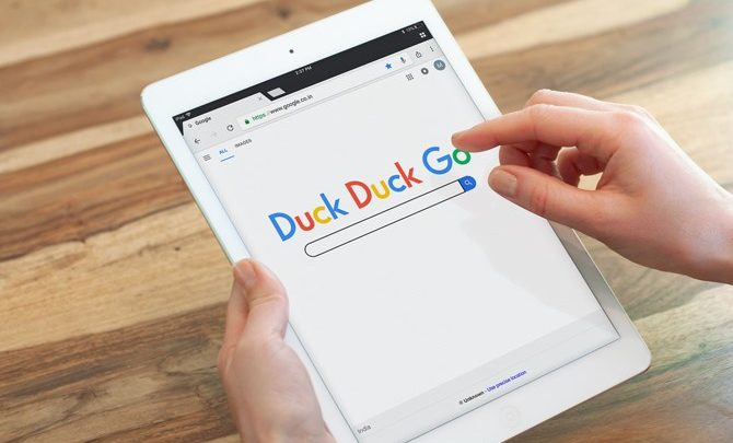 Bild eines Vergleichs zwischen DuckDuckGo und Google: Wer ist der privatere Browser und warum? Feature-ima
