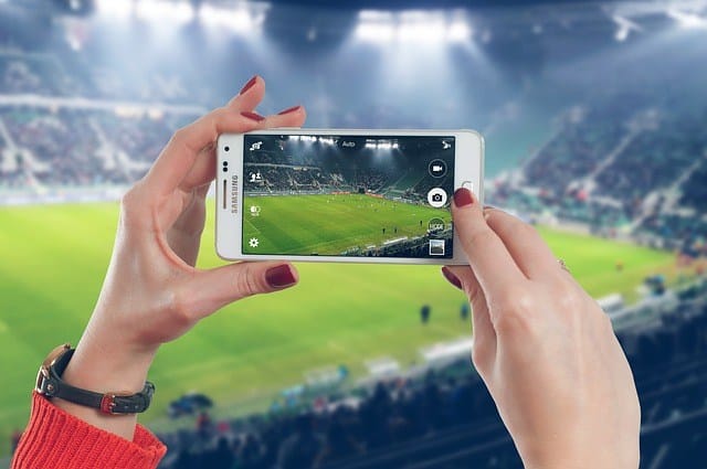 サッカーファン向けのライブアップデートに最適なアプリの画像 (Android および iOS) |女性-638384_640