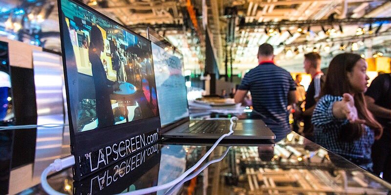 CES 2019 照片：輕薄如紙、易於攜帶的 USB-C 膝上型顯示器 | news-lapscreen-monitor-featured-2