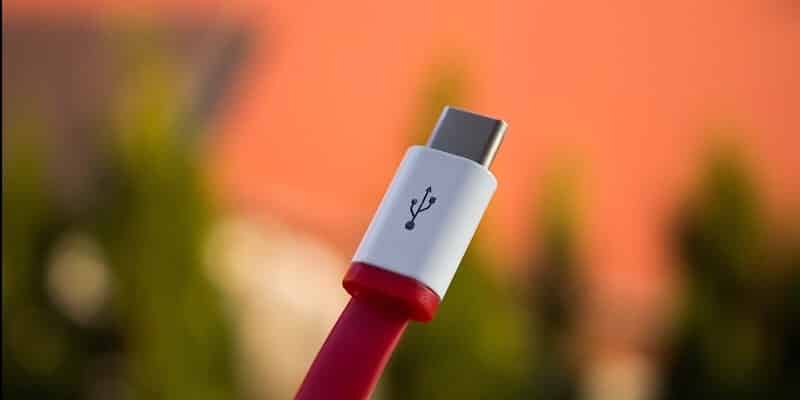 Immagine di I nuovi piani per USB-C aggiungeranno un sistema di autenticazione e saranno più sicuri | novità-autenticazione-usb-c-in evidenza