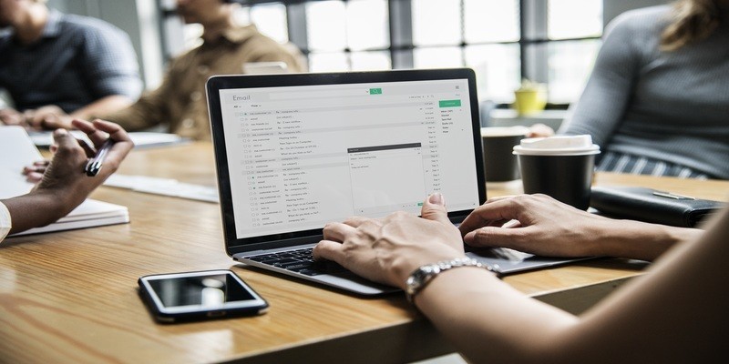Immagine dei migliori provider di posta elettronica per l'invio di messaggi transazionali | miglior-fornitore-di-e-mail-e-mail-transazionali-in-carta