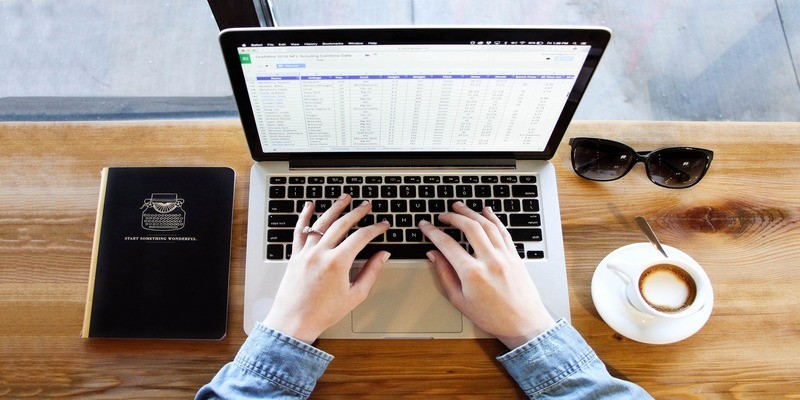 Obraz 7 darmowych szablonów programu Excel, które pomogą Ci zarządzać budżetem | excel-templates-manage-budget-featured