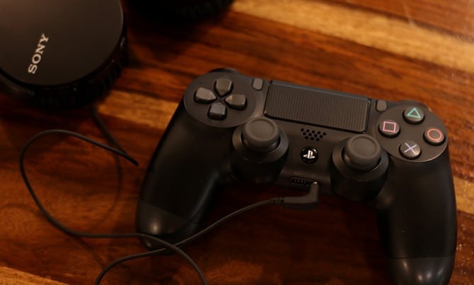 Kablolu kulaklığı PS4'e bağlama resmi | ps-ses özelliği