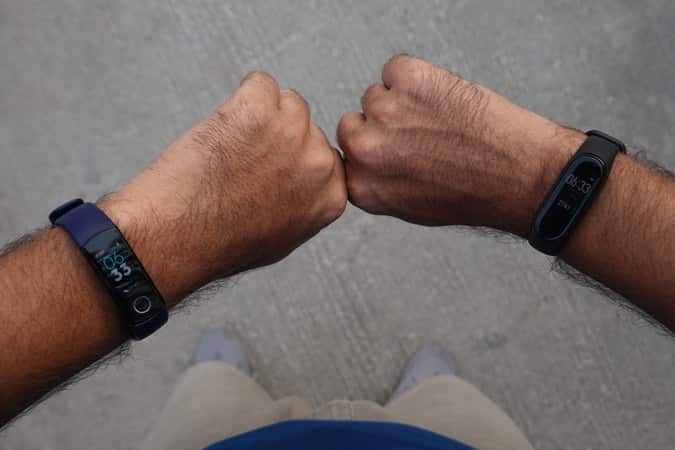 Foto di Honor Band 4 vs Mi Band 4 – confronto lontano dalle specifiche! | display-contro-min-DzTechs