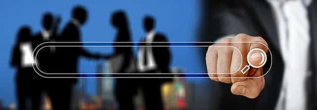 你想透過照片尋找某人嗎?使用 Facebook 即可找到他們。