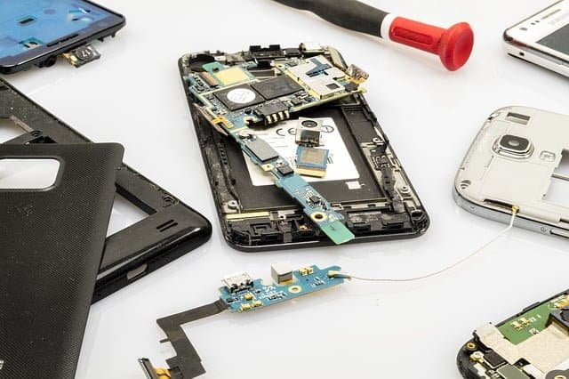 Queste cose a cui dovresti prestare attenzione prima di andare ai centri di riparazione del telefono