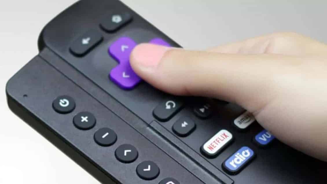 Imagem de códigos secretos para o controle remoto Roku que você talvez não conheça | 1_sideclick-for-roku-ângulo-view-min-DzTechs