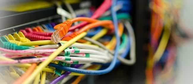 Obraz przedstawiający sposób sprawdzania publicznego adresu IP za pomocą wiersza poleceń w systemie Windows 10 | ethernet-cables-header-min-DzTechs