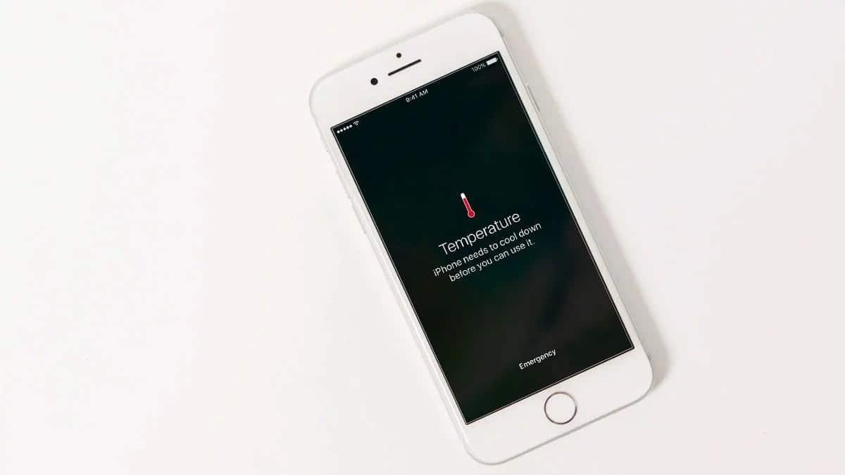 Czy Twój iPhone lub iPad za bardzo się nagrzewa? Oto dlaczego i jak to naprawić | how_to_cool_down_hot_iphone_warning_1200home-min-DzTechs