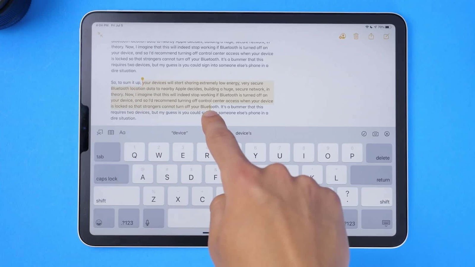 Obraz pokazujący, jak korzystać z gestów wielozadaniowości i edycji tekstu w systemie iPadOS | iPadOS-gestures-text-selection-001-min-DzTechs