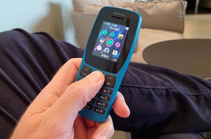 Imagem dos melhores telefones idiotas disponíveis em cada categoria | nokia-110-mão-azul-1500x1000-min-DzTechs