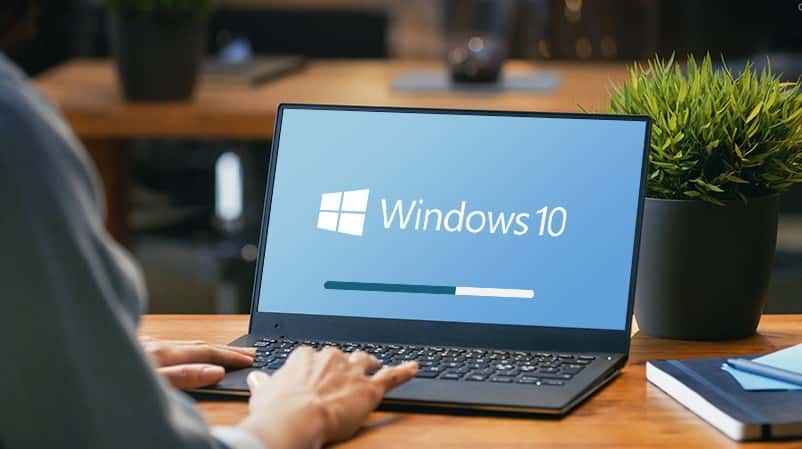 Imagem de Qual é a maneira mais segura de lidar com atualizações do sistema operacional? | atualizar para windows-10-min-DzTechs