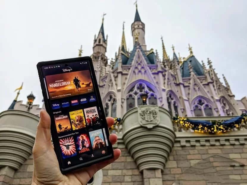 Disney+ 上最佳提示、技巧和功能的圖片 | disney_plus_note_10_plus_cinderella_castle-TwsUiFfs-DzTechs