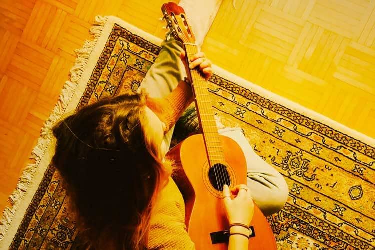 Imagem dos melhores sites para encontrar acordes de guitarra para tocar músicas populares | 1200x630bb-7bzlzIfs-DzTechs