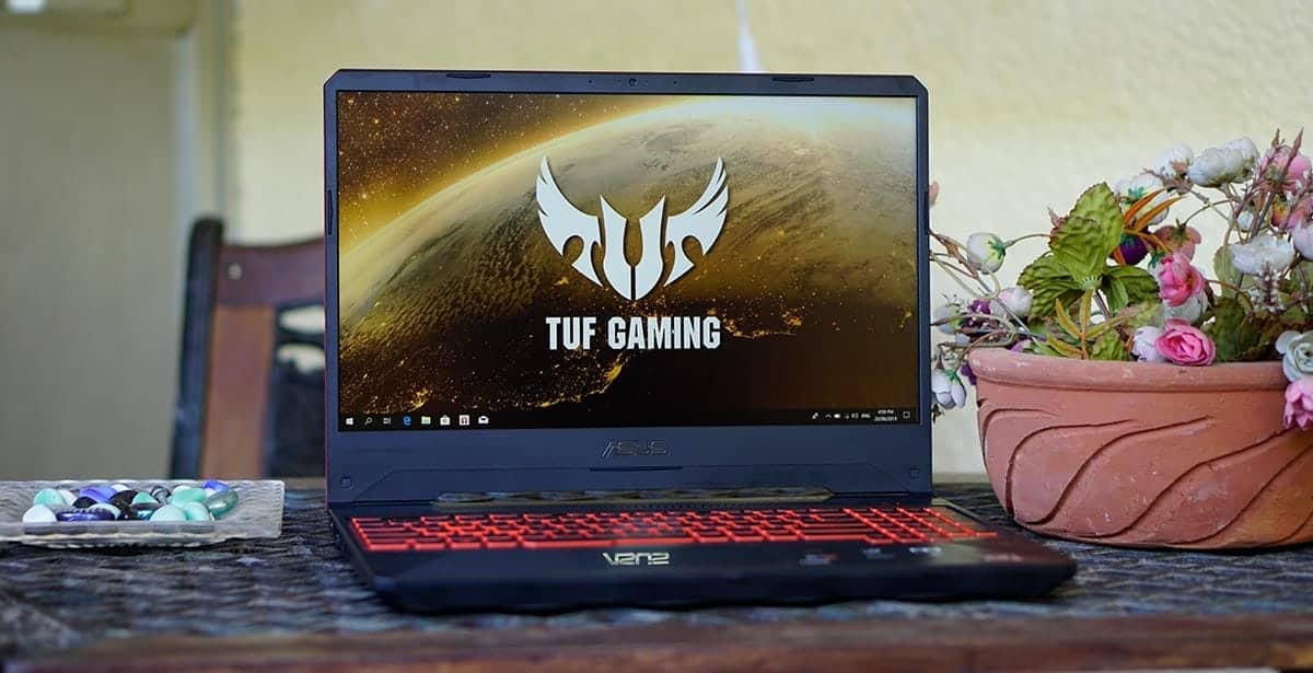 ASUS TUF Gaming FX505DY 評測圖片:一款現代遊戲筆記型電腦,但有一些注意事項 | ASUS_TUF_Gaming_FX505DY_Review_Cover-x0KDkLfs-DzTechs