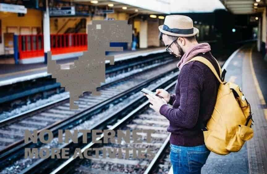 Bild der besten Handyspiele, um Spaß zu haben, wenn Sie keine Internetverbindung oder mobile Daten haben | Man_on_phone_waiting_for_train_864x563-CJDE9Ifs-DzTechs