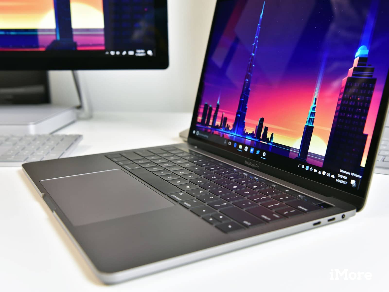Afbeelding van redenen waarom u Windows op uw Mac zou moeten installeren | macbook_pro_windows_2-NgZloJfs-DzTechs
