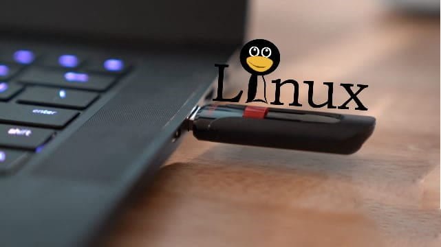 Εικόνα των καλύτερων διανομών Linux για εγκατάσταση σε μονάδα USB και εκτέλεση σε οποιονδήποτε υπολογιστή | Plug_in_USB_640x360-2J70zSfs-DzTechs
