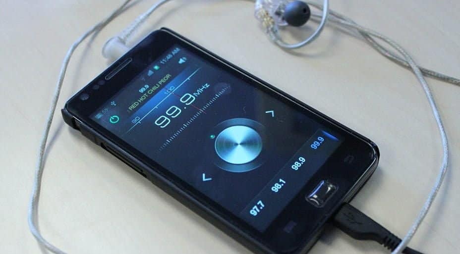 Obraz pokazujący, jak odblokować ukryte radio FM na smartfonie z systemem Android | fm_radio-eCwYzKfs-DzTechs