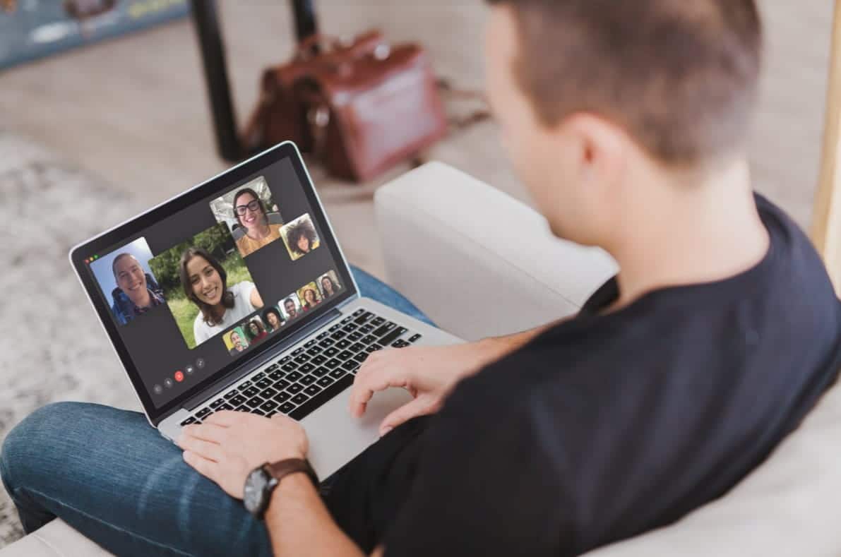 Grup çağrıları için Mac, iPhone veya iPad'inizde Grup FaceTime'ı kullanmanın resmi | FaceTime_ar_on_Mac-R1XHBTfs-DzTechs