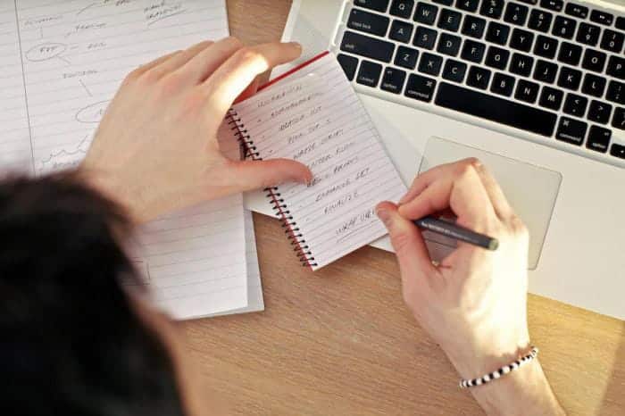 Image de Comment convertir votre police d'écriture manuscrite en une police de lettrage personnalisée | pisat_ot_ruki_ili_pechatat_1-YO1JEUfs-DzTechs