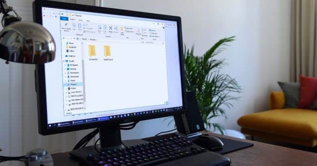 Obraz przedstawiający sposób usuwania folderów Rolka z aparatu i Zapisane zdjęcia w systemie Windows 10 | jak-usunąć-foldery-Rolka-z-aparatu-i-Zapisane-zdjęcia-w-systemie-windows-10-thumb-nez7rjgqq