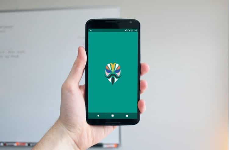 Obraz przedstawiający najlepsze moduły Magisk do zainstalowania na Androidzie | mockDrop_Nexus_6_in_classroom-75m4KKfs-DzTechs