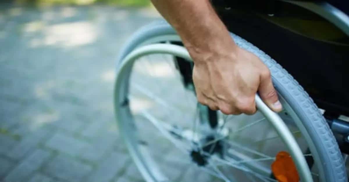 Obraz najlepszych aplikacji i usług dla osób poruszających się na wózkach inwalidzkich | shutterstock_158522177-XlyTVWfs-DzTechs
