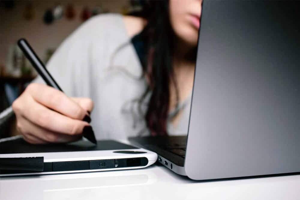 Obraz pokazujący, jak używać telefonu jako tabletu graficznego do komputera | najlepsze_tanie_tablety_graficzne-i7mPOags-DzTechs