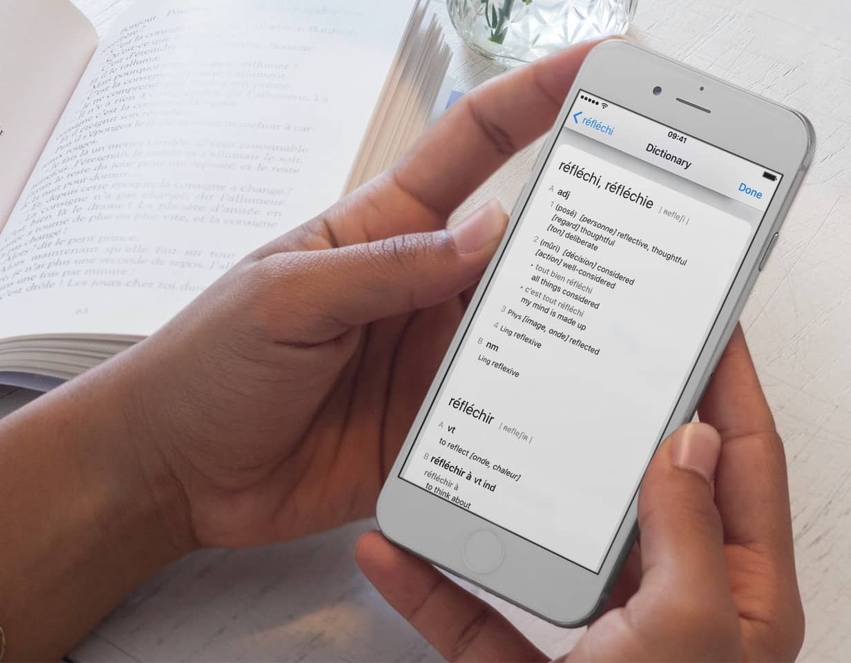 Obraz najlepszych aplikacji słownikowych na iPhone'a (2023) | use_iPhone_to_translate_words-MRZ7Tags-DzTechs