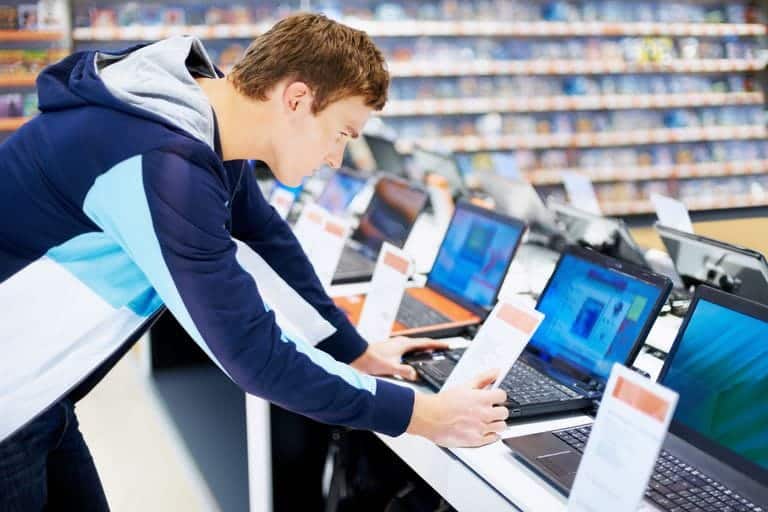 Imagem de Qual é a melhor hora para comprar um computador? Coisas para manter em mente | GettyImages_154370682_5761570f5f9b58f22eb269aa-0kQIIQfs-DzTechs