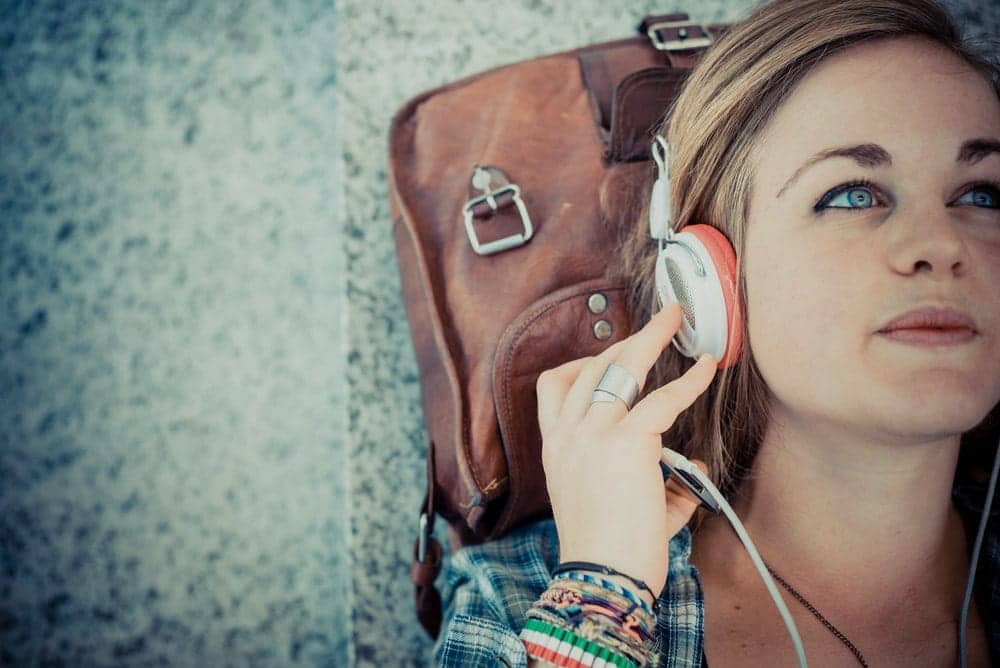 Immagine per come trovare brani di Hum the Ringtone o Lyrics: le migliori app per trovare musica | shutterstock_1619586861-oEEJWOfs-DzTechs