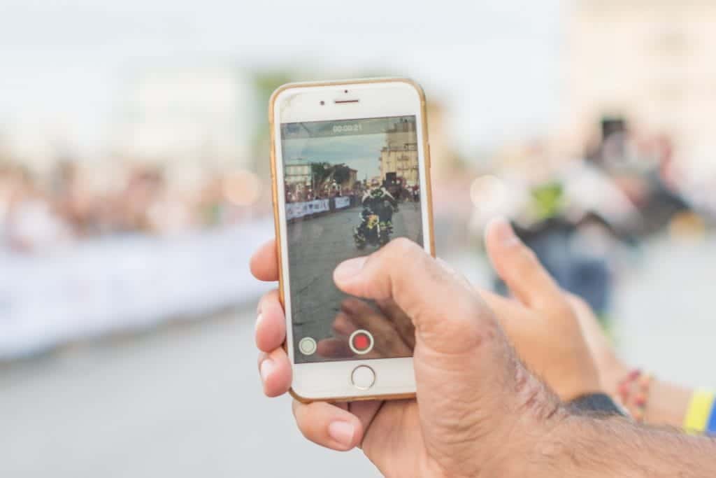 En İyi Önemsiz Fotoğraf Temizleme Uygulamalarıyla Kötü iPhone Fotoğraflarını Temizleme Görüntüsü | akıllı telefon_2786705_1920_1024x683-mNOcCQfs-DzTechs