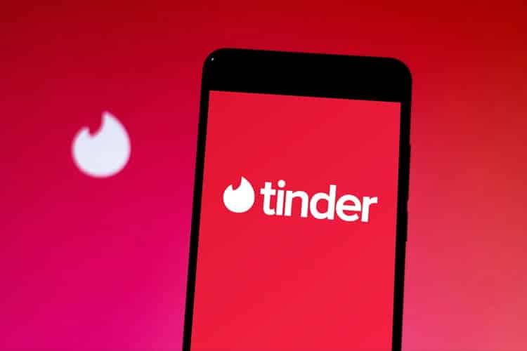 如何在 Tinder 上與朋友滑動圖片 | how_to_swipe_with_friend_tinder-bBR22ggs-DzTechs