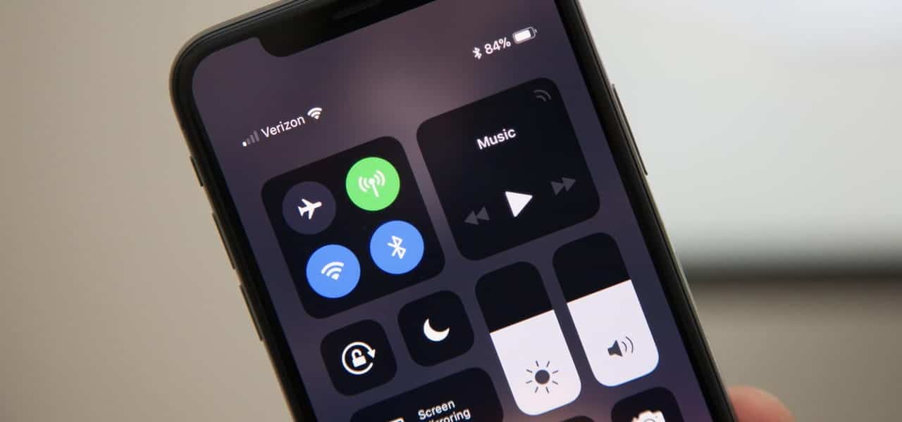 Immagine dei modi migliori e più semplici per accedere al Centro di controllo su iPhone | open_control_center_iphone_without_home_button.1280x600-dqUK0ggs-DzTechs