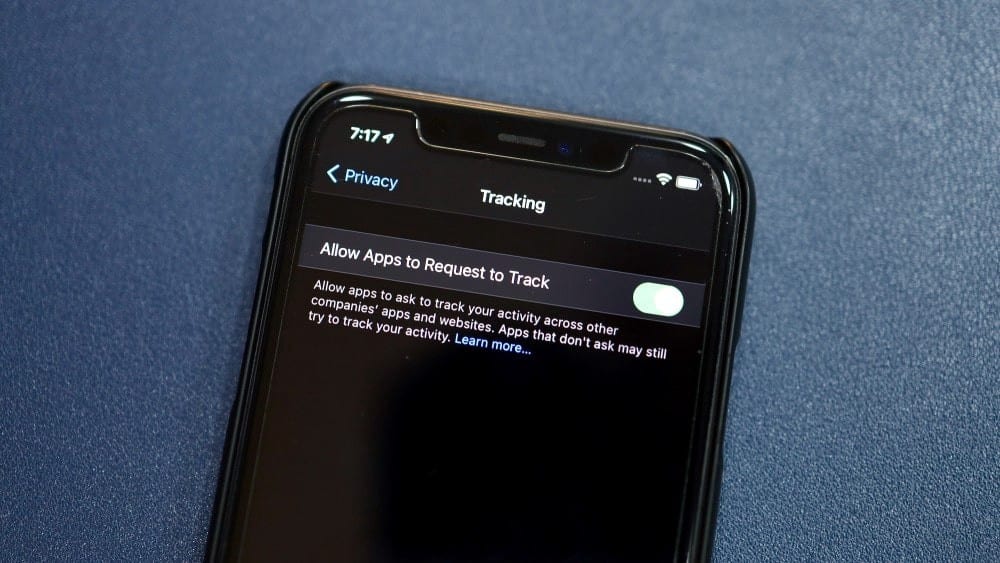 Obraz pokazujący, jak korzystać z funkcji App Tracking Transparency w systemie iOS 14.5, aby uniemożliwić aplikacjom śledzenie Cię | 1V6IBuyHJ7mvBfIakWYJEyQ-DzTechs