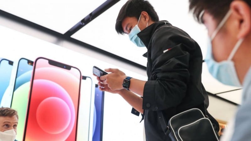 Obraz pokazujący, jak odblokować iPhone'a za pomocą zegarka Apple Watch, mając na sobie maskę | 1sn2vkrOvchZXj97VRwLhTA-DzTechs