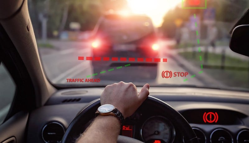 Immagine di Come funziona il sistema di frenata automatica di emergenza nelle auto? | 1fX4vmcFEXeY8yg02sUyAUw-DzTechs
