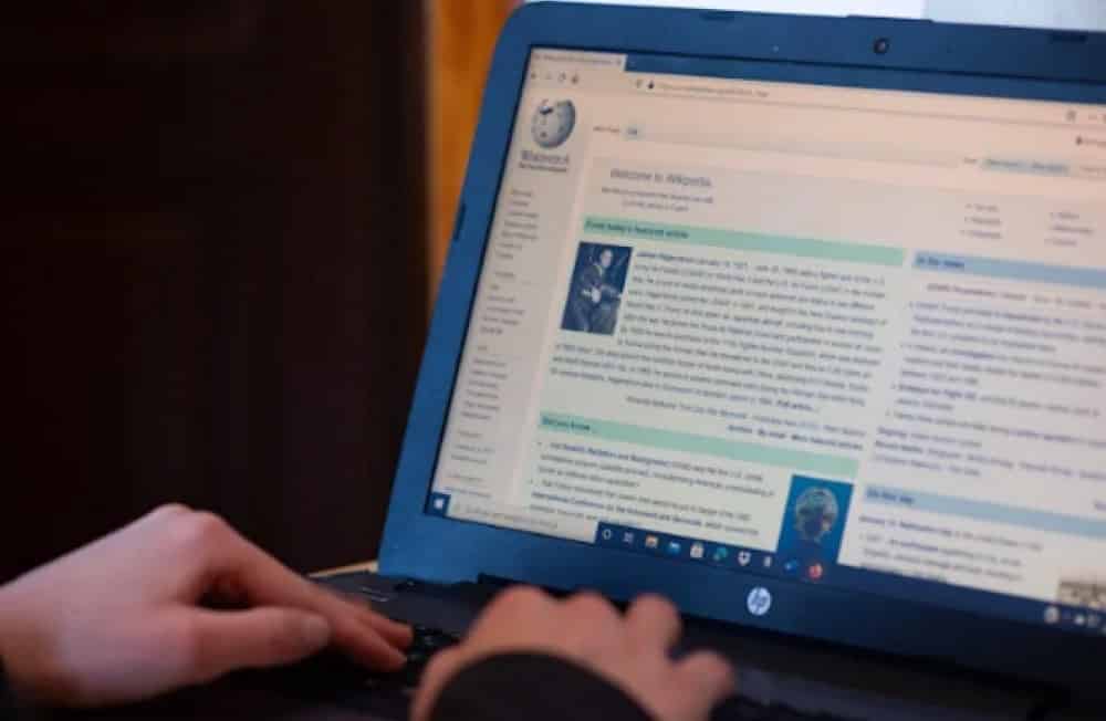 如何在 Microsoft Word 中使用維基百科的圖片 | 1EBv-iGWpm6mDgNbLLoMXcA-DzTechs