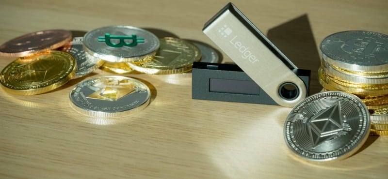 Obraz przedstawiający najważniejsze czynności, które należy wykonać w przypadku zgubienia lub kradzieży sprzętowego portfela kryptowalutowego | 1Fa4IvTJ2J9sSt2OdcJIIbg-DzTechs
