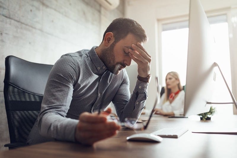 Obraz najlepszych wskazówek dotyczących czasu korzystania z telefonu w celu zmniejszenia migreny | 1u5-FGod2DDWTfYWeasRTYg-DzTechs