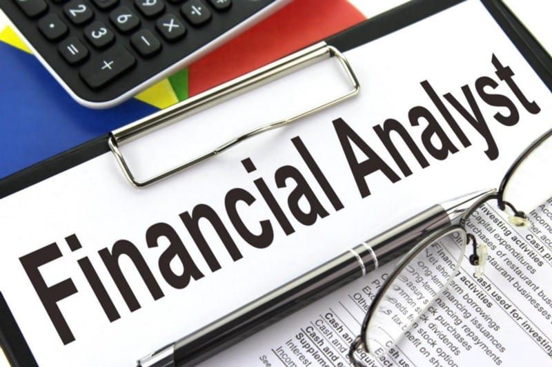 Image pour Comment devenir un analyste financier&nbsp;: le guide ultime | 1rdobZ3YG497WugDFDdEQzA-DzTechs